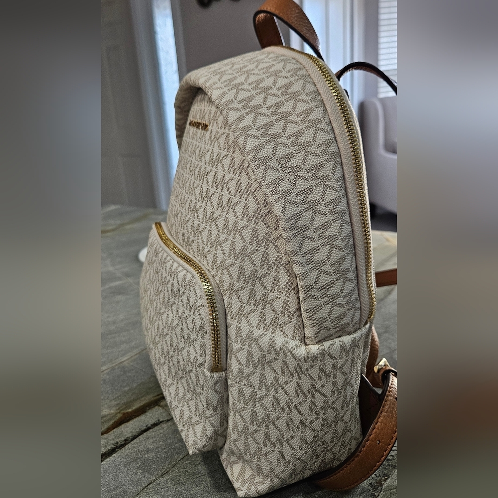 NWT Michael Kors Abbey MK Signature Backpack Vanilla Brown Gold - Picture 11 of 15